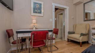 Perfect Downtown Space-Walk to Library, Theater - 5