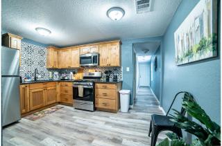 Fascinating 2BR1BA Near Festive DT and Riverwalk - San Antonio - 2