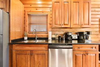 Jamesons Cabin! 8 Minutes to Wisp, HotTub, FirePit, Pets, EV Chgr - Oakland - 1