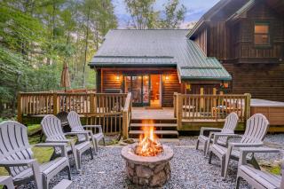 Jamesons Cabin! 8 Minutes to Wisp, HotTub, FirePit, Pets, EV Chgr - Oakland - 8