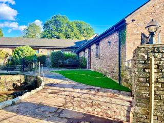 RURAL stone barn with Log Burner, tranquil setting - Usk - 9
