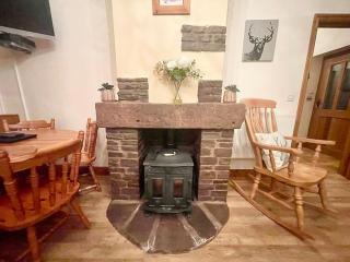 RURAL stone barn with Log Burner, tranquil setting - Usk - 7