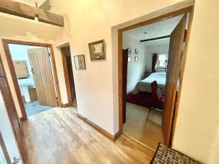 RURAL stone barn with Log Burner, tranquil setting - Usk - 8