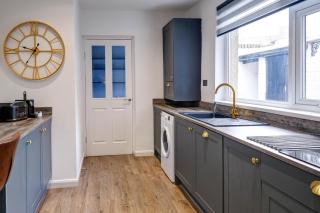 Seashell House with SEA VIEWS and FREE GYM POOL PASS - 8