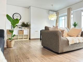 Your Sunny & Spacious Portview Home - 9