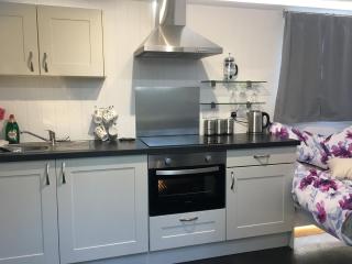 Tides Reach, Deluxe Shepherds hut 1, 100m from the Beach - St Merryn - 2