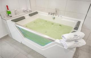 Baltic Village - Damp - 5