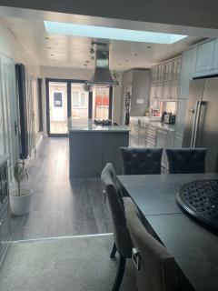 Hameway House- Stunning 4 bedroom house with a spacious kitchen - London - 4