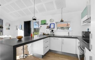 3 Bedroom Beautiful Home In Allinge - Allinge - 3