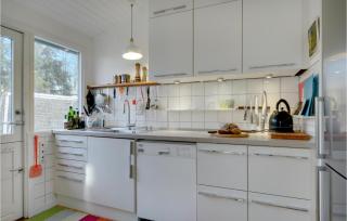 Beautiful Home In Dronningmølle - Dronningmølle - 4