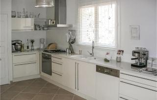 3 Bedroom Awesome Home In Lambesc - 5