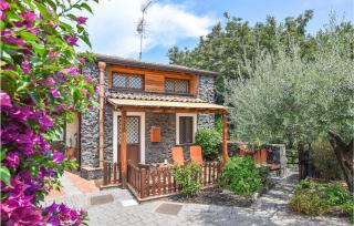 Lovely Home In Santa Venerina With Wifi - 9