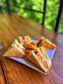 Centro Bajo Hotel & Resto - Labuan Bajo - 6