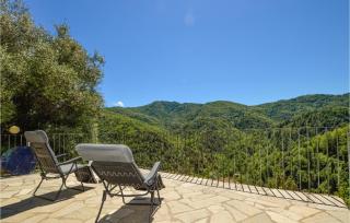 Gorgeous Apartment In Carcheto Brustico - 5