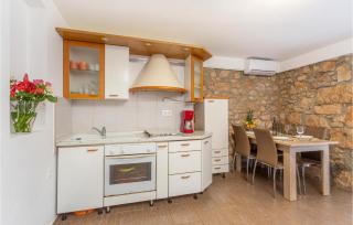 Stunning Home In Sveti Vid Dobrinjski - 2