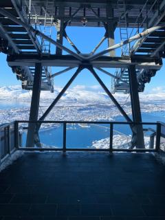Aurora Apartment very close to cable car and sherpatrappa - Tromsø - 1