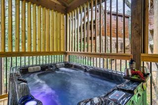 New Luxury Vacation Home Cabin in Smoky Gatlinburg - Theater Room - 1