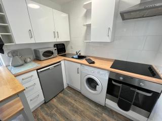 88, Two bed Chalet on Belle Aire Holiday Park - sleeps 5, pet friendly, bed linen and towels included plus onsite entertainment available - 3