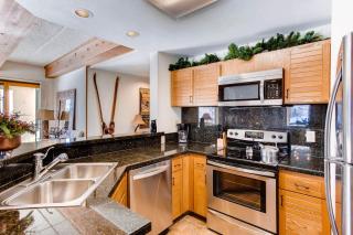 2 Br 2Ba Spacious Condo With A Fireplace Condo - 5