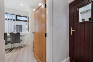 Ardoyne Lodge 'Sleeping 4 Guests' - Belfast - 7