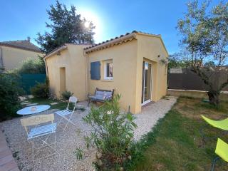 Gîte Lou Sabaï au pied des dentelles de Montmirail, piscine partagée - 1