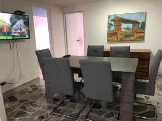 Apartamento cómodo en laureles, grande, céntrico ,bien ubicado Apto203 - Medellín - 2