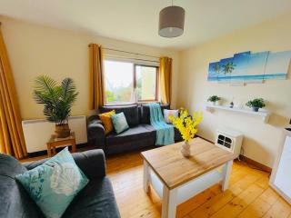 Summer Breeze - My Cosy & Warm Holiday Home in Youghal's heart - Family Friendly - Long Term Price Cuts - Youghal - 3