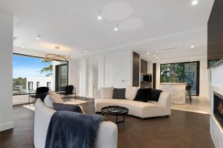 Luxury Waterside Home Sanctuary - 7