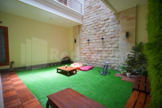 One & Quin Guest House Syariah Mitra RedDoorz - Jenggrik - 2