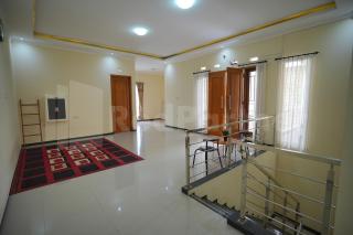 One & Quin Guest House Syariah Mitra RedDoorz - Jenggrik - 6