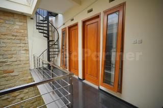 One & Quin Guest House Syariah Mitra RedDoorz - Jenggrik - 5
