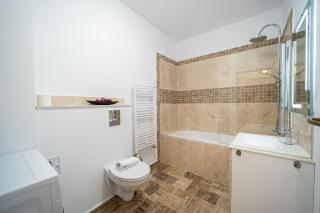 Old town luxury in new building. - 6