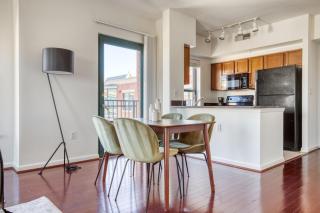 Logan Circle 2BR w Gym WD Pool nr bars WDC-481 - 6