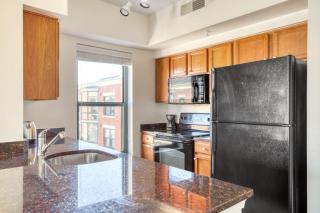 Logan Circle 2BR w Gym WD Pool nr bars WDC-481 - 5