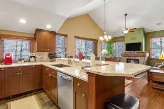 3 Bedroom Townhome In Downtown Breckenridge, Off Main Street With Pool, And Hot Tubs - 4