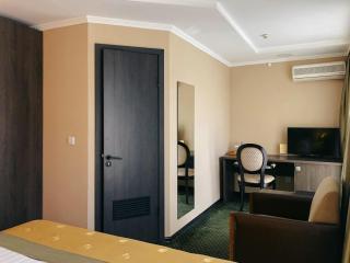 Shiny River Hotel - 4