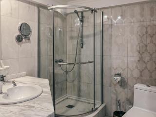 Shiny River Hotel - 8