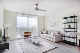 Little Havana 1br w pool gym near restaurants MIA-47 - 0