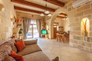 Centre Island Gozitan Farmhouse & Pool - Happy Rentals - 6