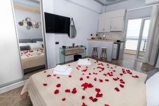 Queen Mary Beachfront Studios - 1