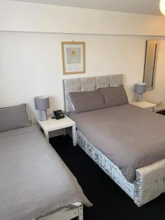 Green Acre Motel - North Cornelly - 3