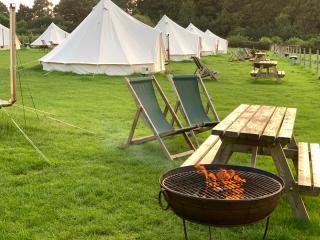 Home Farm Radnage Glamping Bell Tent 4, with Log Burner and Fire Pit - Radnage - 2