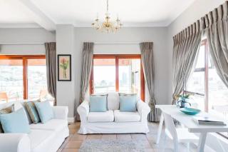 3 Bedroom Hilltop Home with Spectacular Views - 0