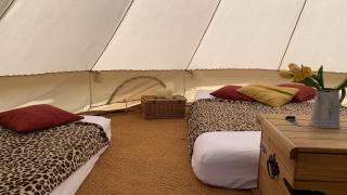 Home Farm Radnage Glamping Bell Tent 3, with Log Burner and Fire Pit - Radnage - 3