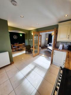 - The Holly Tree House - - 7