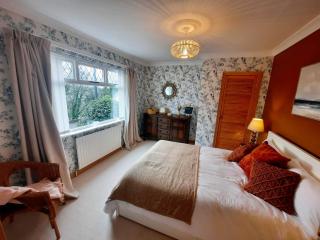 - The Holly Tree House - - Bushmills - 2