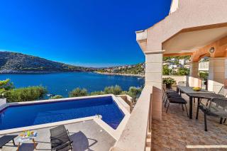 Luxury 2 etage apartment with private heated pool - Rogoznica - 9