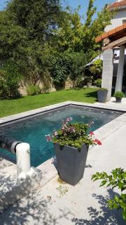 MAS DE VILLE AVEC PISCINE DANS SON COCON DE VERDURE - ESPRIT INDUSTRIEL - 5