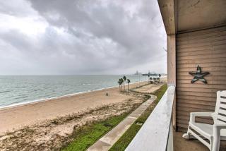 Breezy Beachfront Condo in Heart of Corpus Christi - Corpus Christi - 9