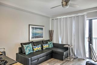 Breezy Beachfront Condo in Heart of Corpus Christi - Corpus Christi - 4